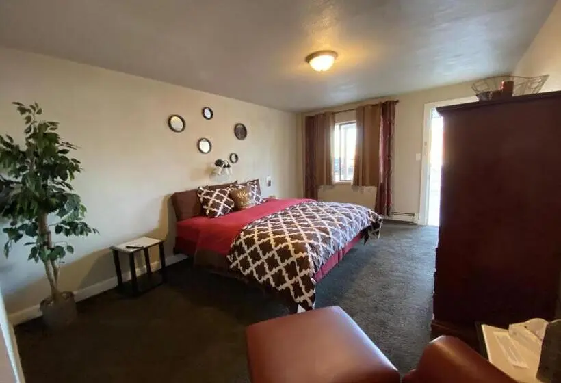 身障者適用キングサイズベッドルーム, Roundtop Mountain Vista   Cabins And Motel