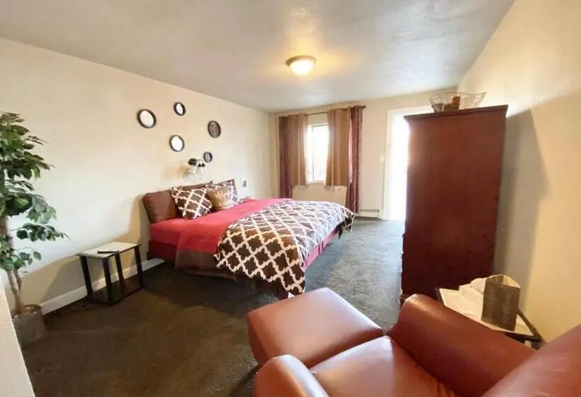 身障者適用キングサイズベッドルーム, Roundtop Mountain Vista   Cabins And Motel