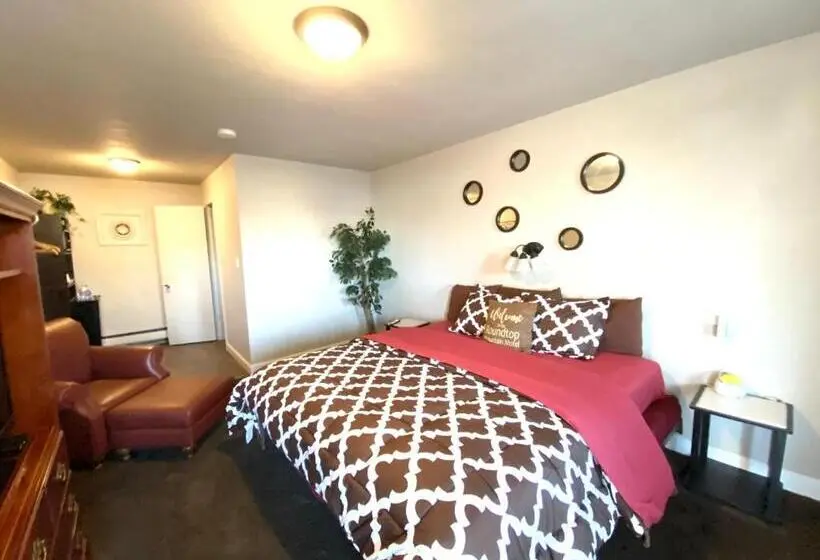 身障者適用キングサイズベッドルーム, Roundtop Mountain Vista   Cabins And Motel