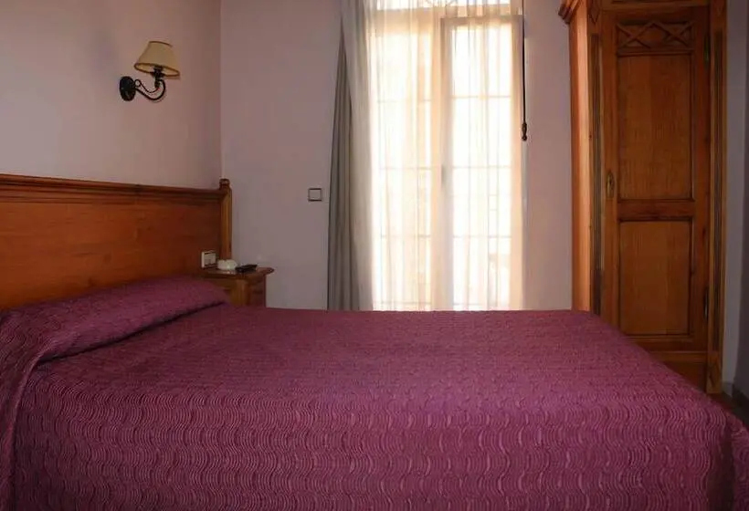 Standard Kolmen Hengen Huone, La Posá