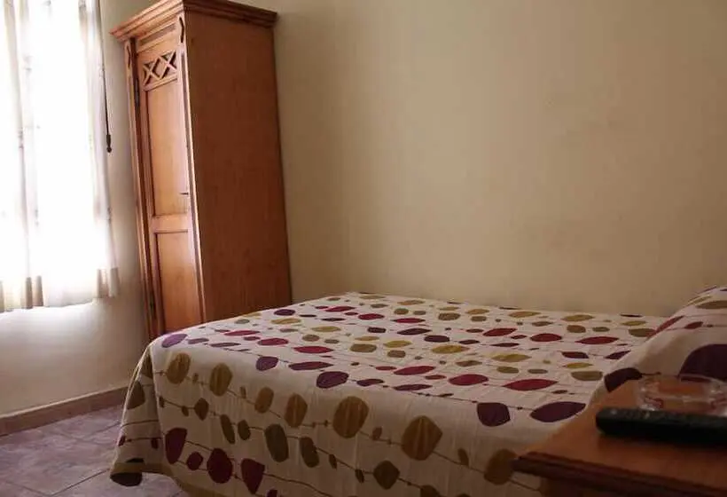 Standard Kolmen Hengen Huone, La Posá