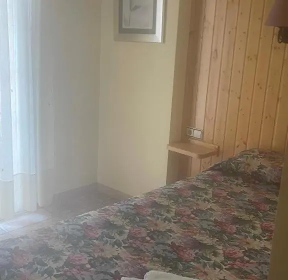 Standard Yhden Hengen Huone Parveke, La Posá