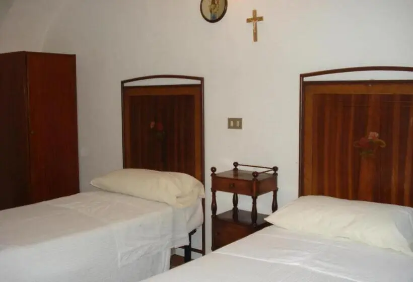 اتاق استاندارد با سرویس بهداشتی مشترک, Santuario Di Oropa