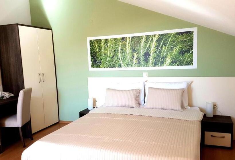 Triple Room Sea View, Bed & Breakfast Marta & Tona