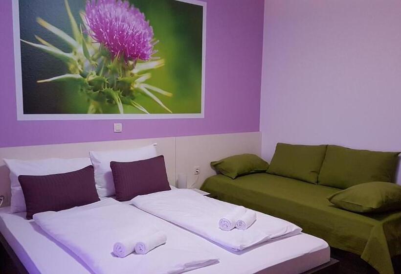 带海景标准四人间, Bed & Breakfast Marta & Tona