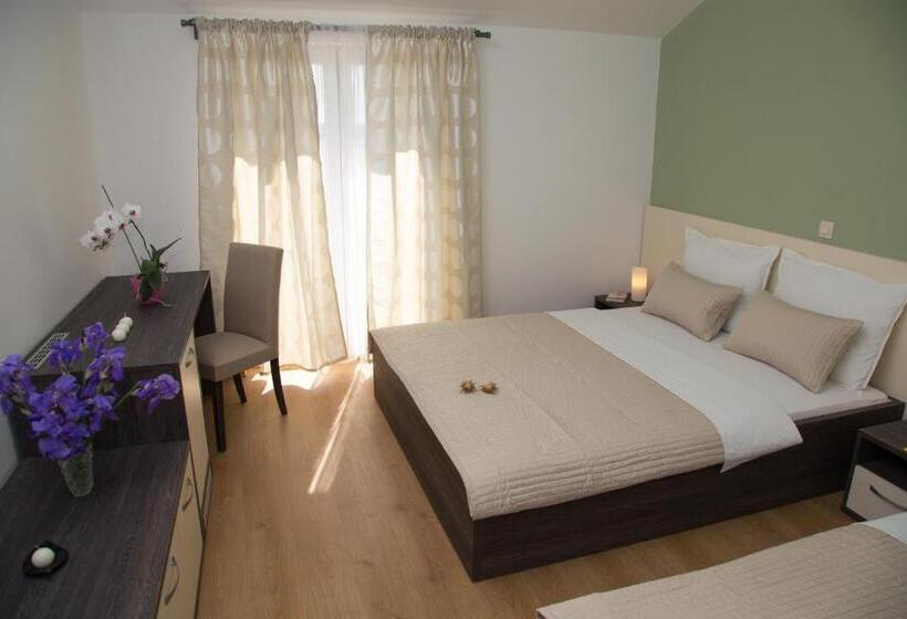 带海景标准四人间, Bed & Breakfast Marta & Tona