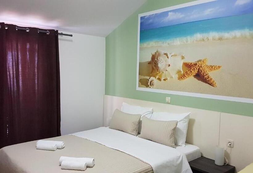 带海景标准四人间, Bed & Breakfast Marta & Tona