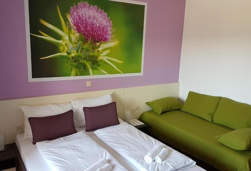 带海景标准四人间, Bed & Breakfast Marta & Tona