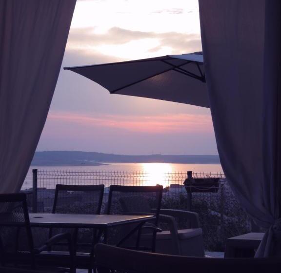 带海景标准四人间, Bed & Breakfast Marta & Tona