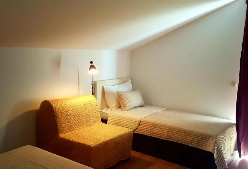 اتاق استاندارد سه تخته با بالکن, Bed & Breakfast Marta & Tona