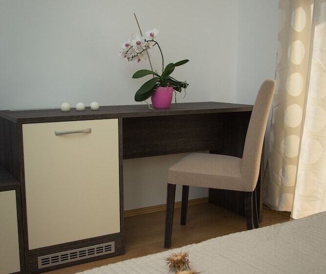 带海景标准四人间, Bed & Breakfast Marta & Tona