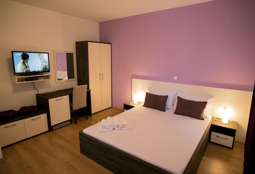 带海景标准四人间, Bed & Breakfast Marta & Tona