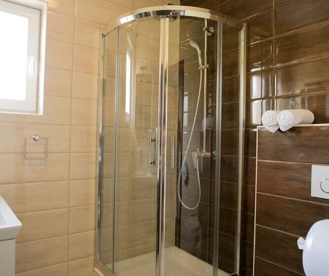 带海景标准四人间, Bed & Breakfast Marta & Tona