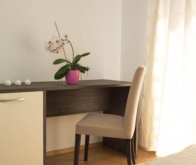 带阳台的三人标准间, Bed & Breakfast Marta & Tona