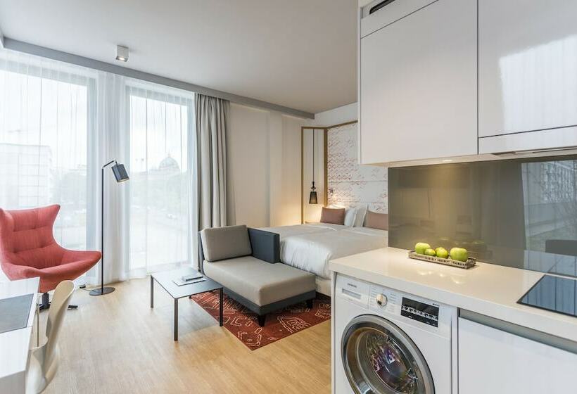 استودیو اجرایی, Capri By Fraser Berlin