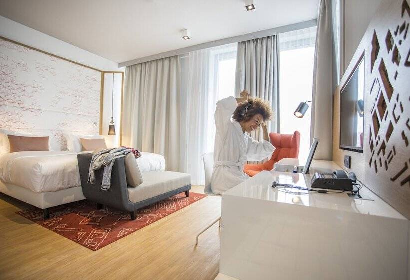 استودیو اجرایی, Capri By Fraser Berlin