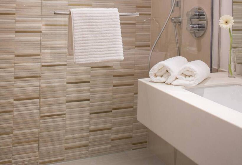 استودیوی پریمیوم, Capri By Fraser Berlin