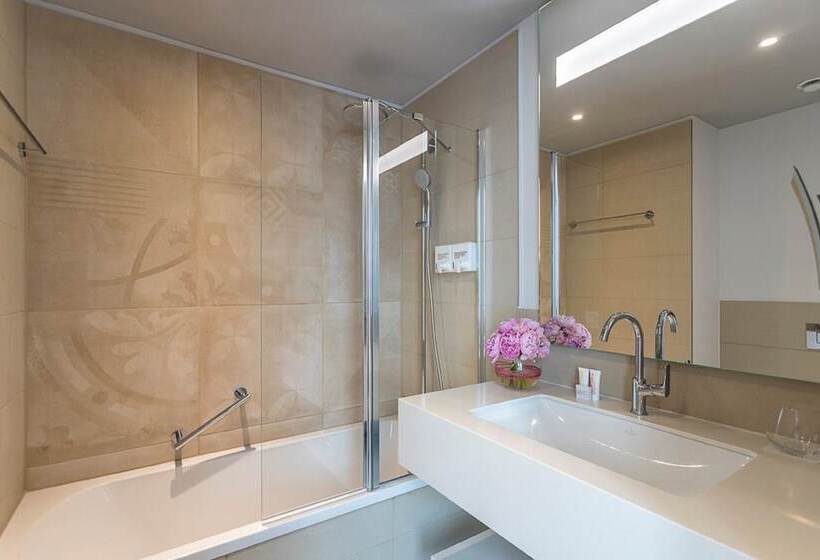 استودیوی پریمیوم, Capri By Fraser Berlin