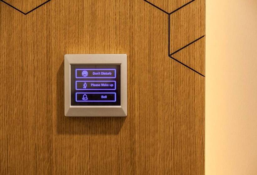 استودیوی پریمیوم, Capri By Fraser Berlin