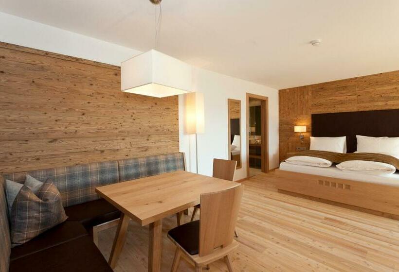 Люкс с Балконом, Dolmites Nature Hotel Vigilerhof