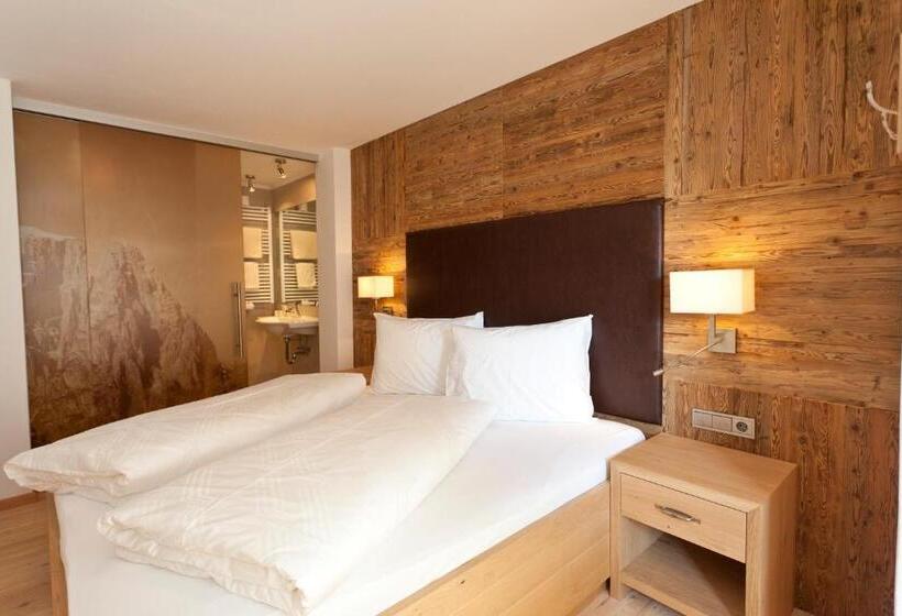 带阳台套房, Dolmites Nature Hotel Vigilerhof