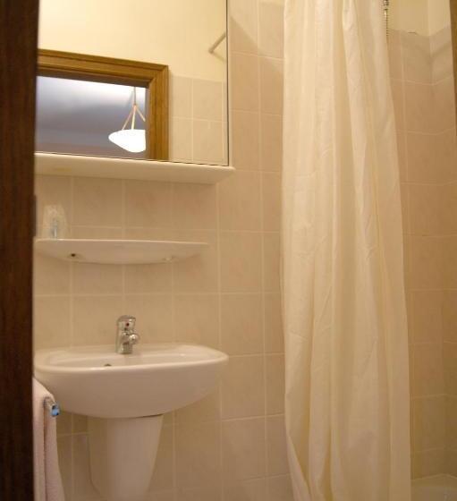 חדר סטנדרט לארבעה, Il Castello Borghese