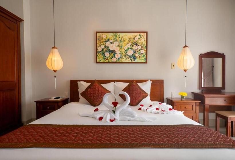 اتاق لوکس با چشم‌انداز, Iris De Villa Hoi An