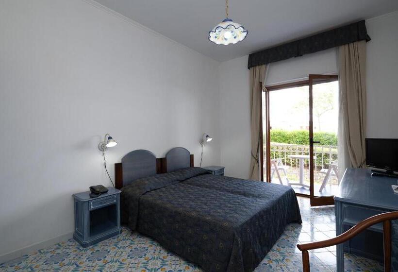 スタンダードトリプルルーム, Martinica