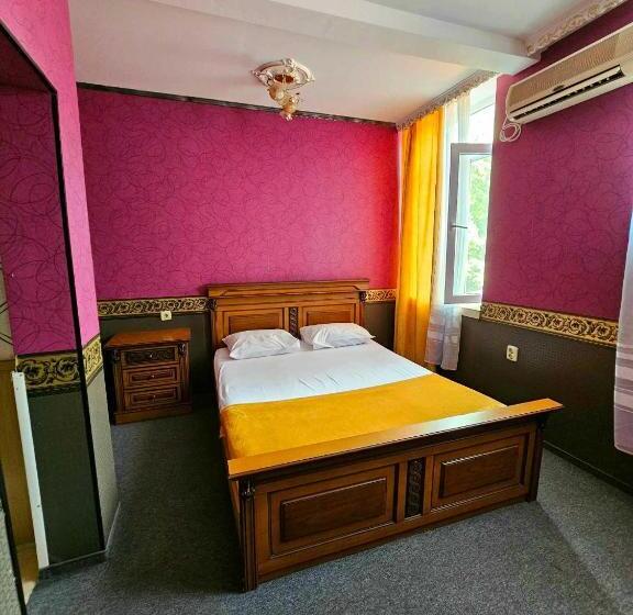 标准单人间, Izvora