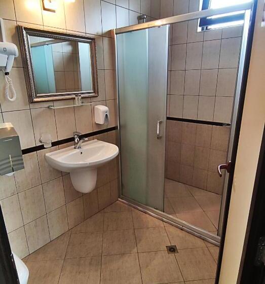 家庭间, Makaza Complex