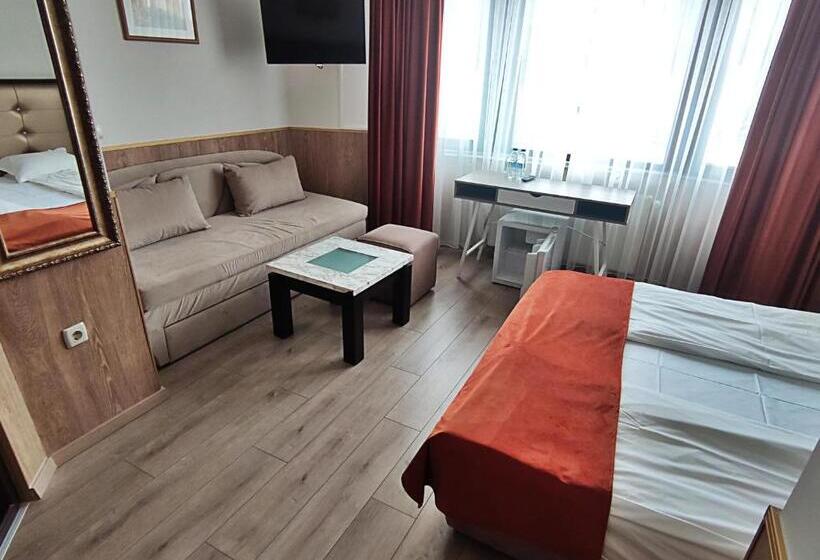 家庭间, Makaza Complex