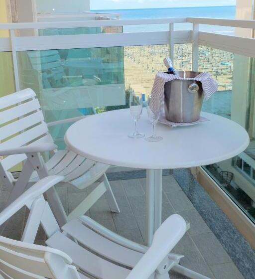 측면 바다 전망 스탠다드 3인룸, Orizzonte