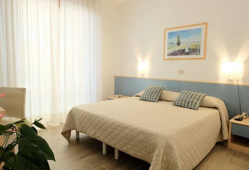 스탠다드 4인용 룸 측면 바다 전망, Orizzonte