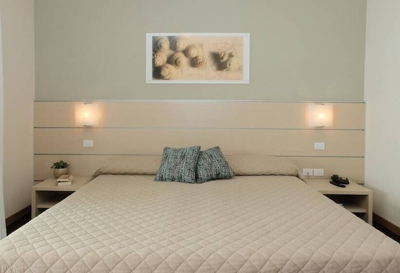 측면 바다 전망 스탠다드 3인룸, Orizzonte