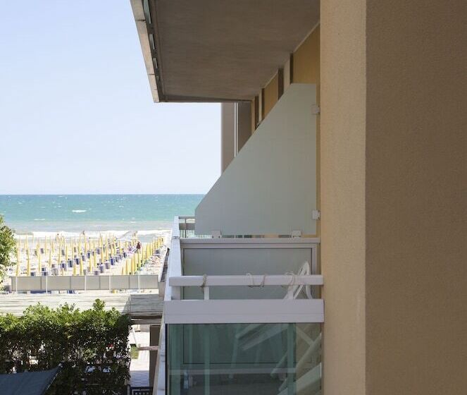 스탠다드 4인용 룸 측면 바다 전망, Orizzonte