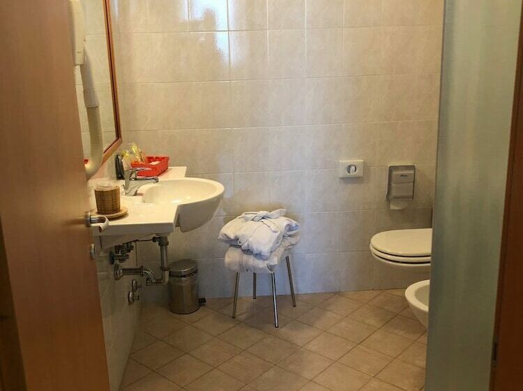 غرفة قياسية, Petrarca