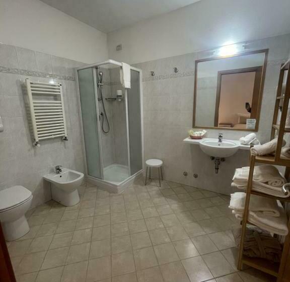 غرفة قياسية ثلاثية, Petrarca