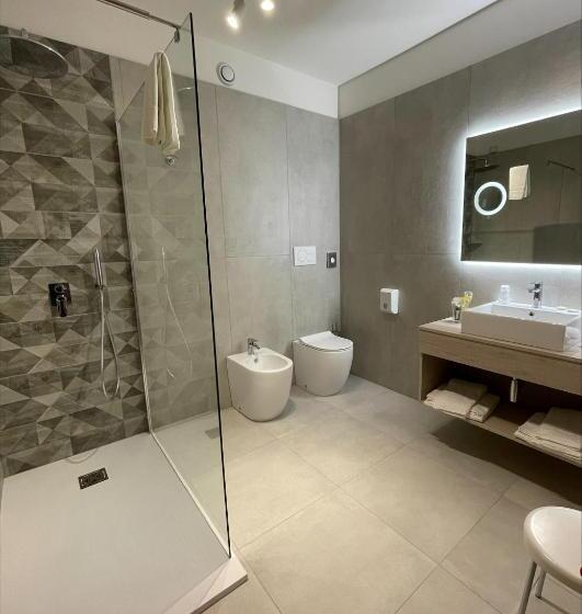 غرفة قياسية رباعية, Petrarca