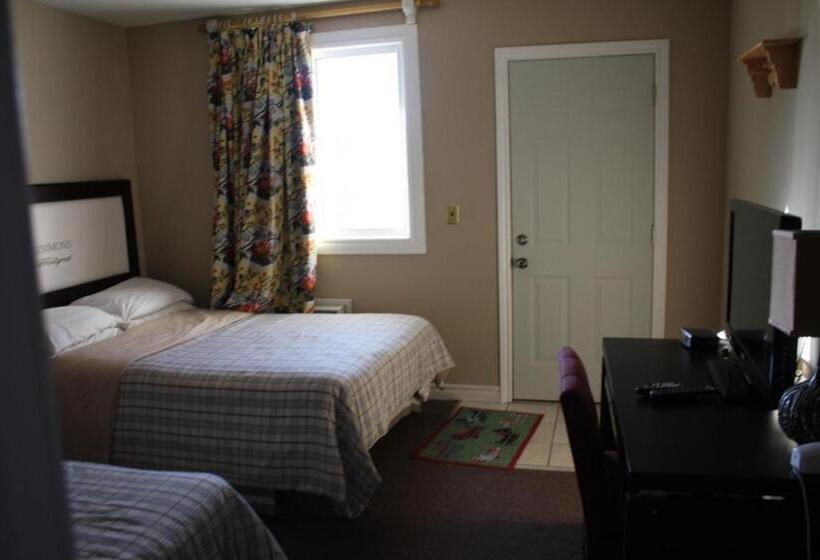 带2个双人床的标准工作室, Kent Motel