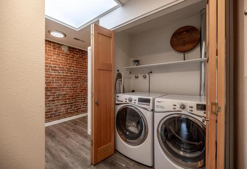 침실 1개 디럭스 아파트, Bavarian Lodge Suites