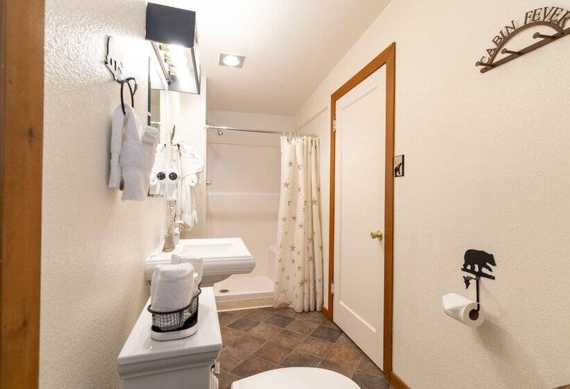 اتاق استاندارد با چشم‌انداز دریاچه, Camp Richardson Resort