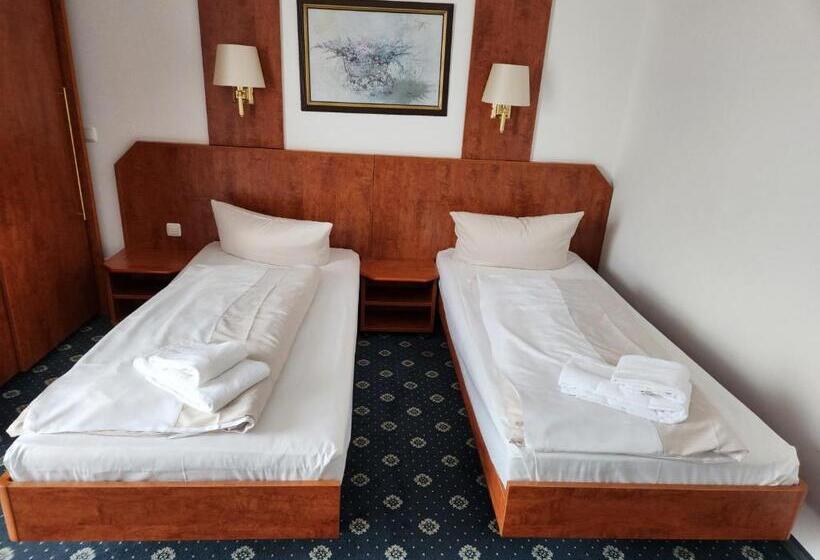 Номер Стандарт Трехместный, Hoyers In Pinneberg