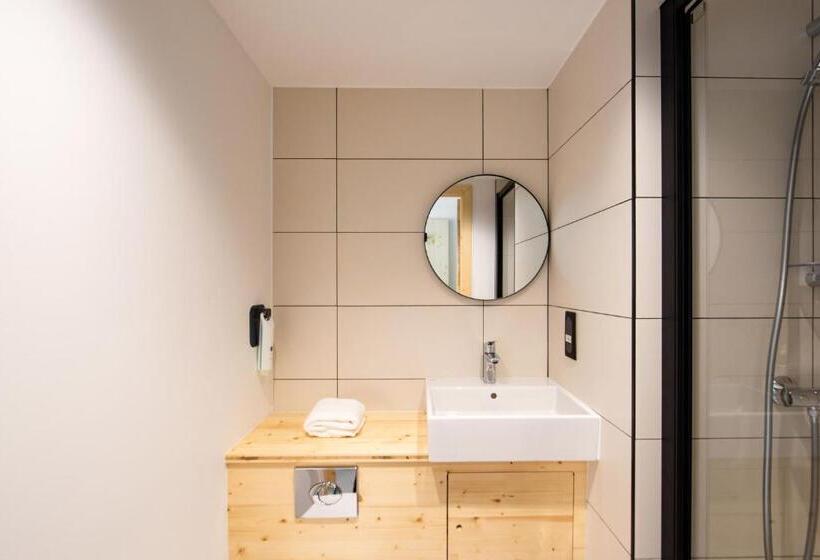Номер Стандарт, Easyhotel Marseille Euromed