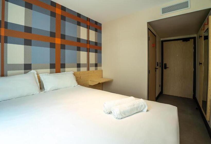 غرفة قياسية لذوى الاحتياجات الخاصة, Easyhotel Marseille Euromed