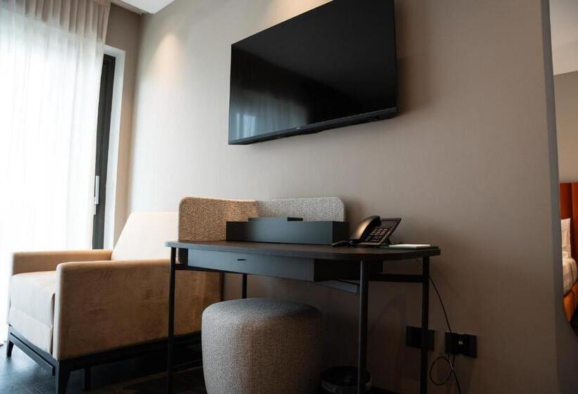 Chambre Supérieure Vue Piscine, Como Hills