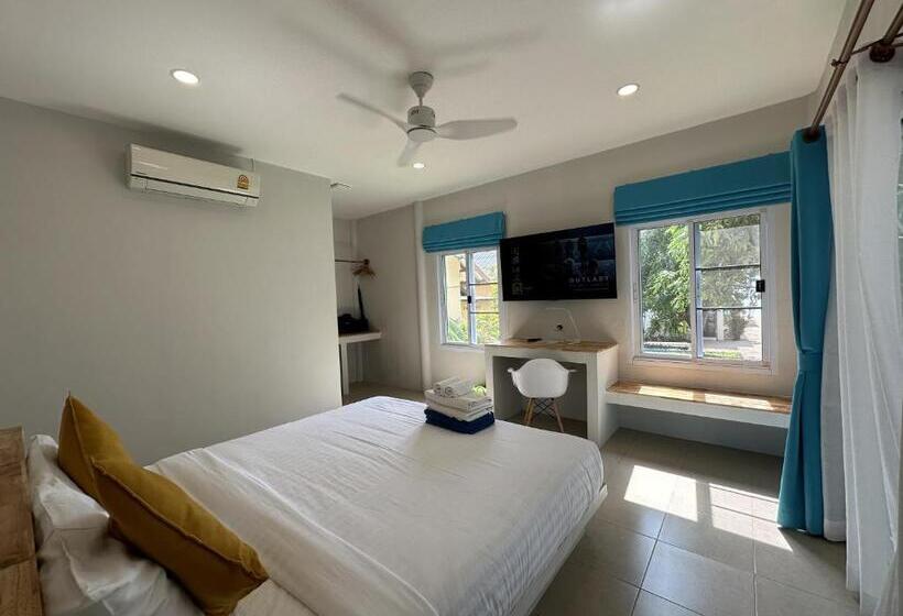 스탠다드 스튜디오, Sand Terrace Beach Bungalows