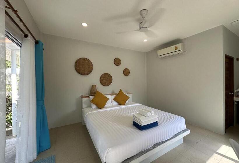 스탠다드 스튜디오, Sand Terrace Beach Bungalows