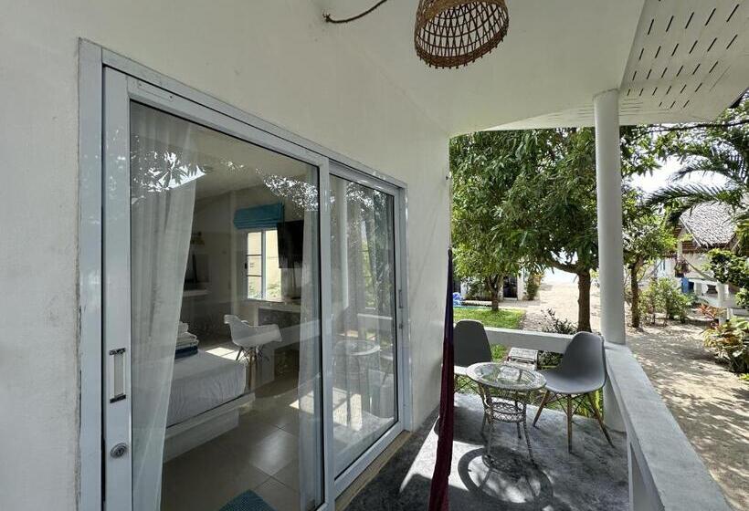 스탠다드 스튜디오, Sand Terrace Beach Bungalows