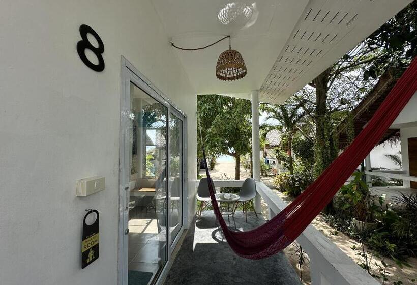 스탠다드 스튜디오, Sand Terrace Beach Bungalows