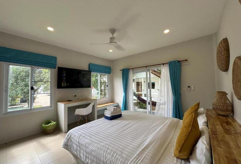 스탠다드 스튜디오, Sand Terrace Beach Bungalows